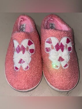 Cute cozy pink candy cane house slippers!!